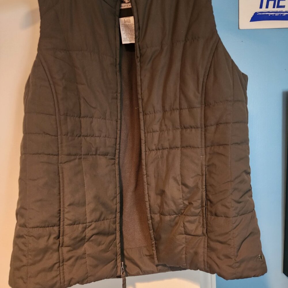 Athletic works womens 6 puffer vest